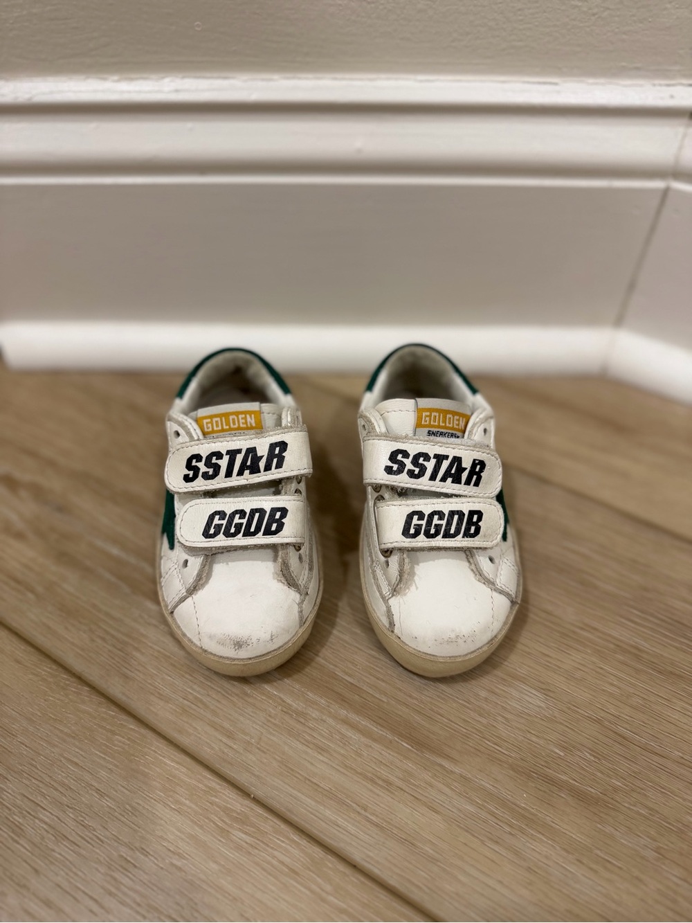 Golden Goose Sneaker 
Old school edition 
White & Green Kids Velcro